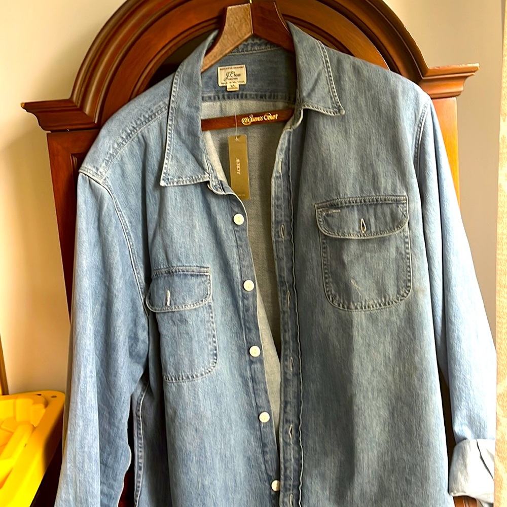 J Crew Men’s 100 % cotton Denim XL shirt NWOT